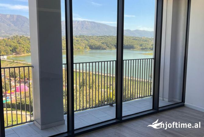 Ambient biznesi me qera 2+1 ne Tirane - 1,300 Euro