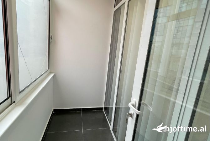 Shtepi ne shitje Apartament ne Tirane, 2+1, Mobilimi E mobiluar, Pagesa 150,000  Euro.