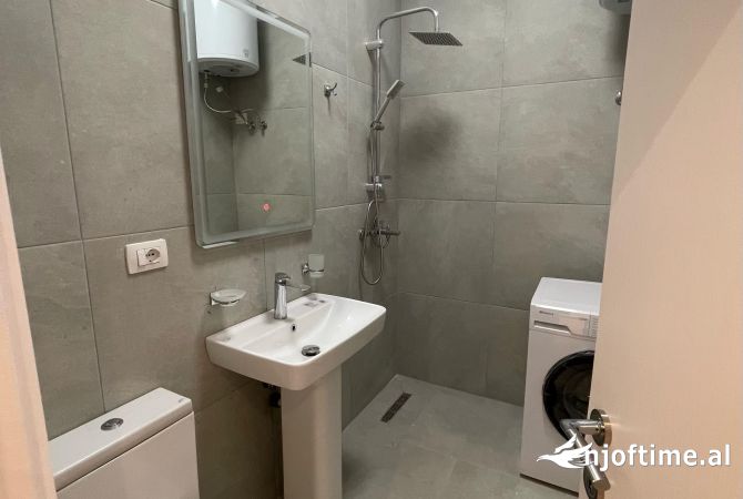 Shtepi ne shitje Apartament ne Tirane, 2+1, Mobilimi E mobiluar, Pagesa 143,000  Euro.