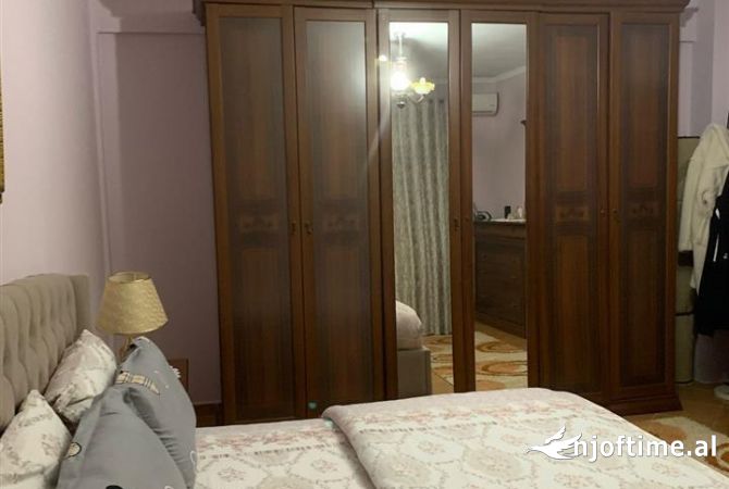 Shtepi me qera Duplex(shtepi me 2 kate) ne Tirane, 3+1, Mobilimi E mobiluar, Pagesa 800  Euro.