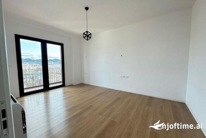 Shtepi ne shitje Apartament ne Tirane, 3+1, Mobilimi E mobiluar, Pagesa 461,000  Euro.