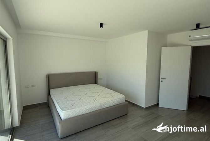 Shtepi me qera 3+1 ne Tirane - 2,000 Euro