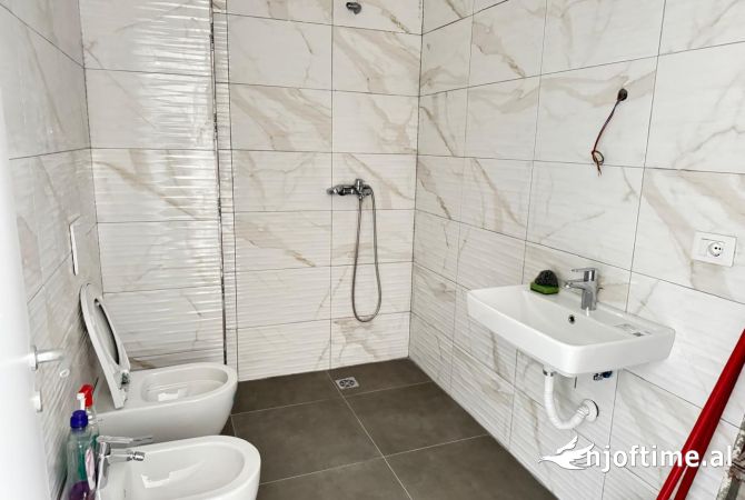 Shtepi me qera Apartament ne Tirane, 1+1, Mobilimi Bosh, pa mobiluar, Pagesa 450  Euro.
