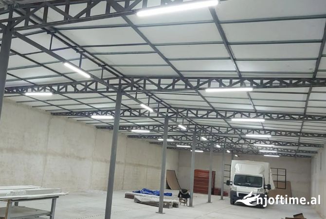 Ambient biznesi me qera 4+1 ne Tirane - 1,300 Euro