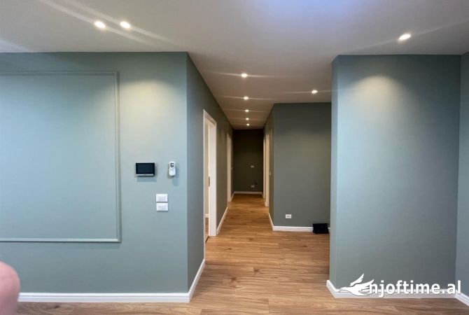 Ambient biznesi me qera 3+1 ne Tirane - 1,400 Euro