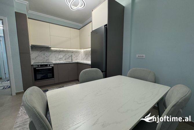 Shtepi me qera Apartament ne Tirane, 2+1, Mobilimi E mobiluar, Pagesa 800  Euro.