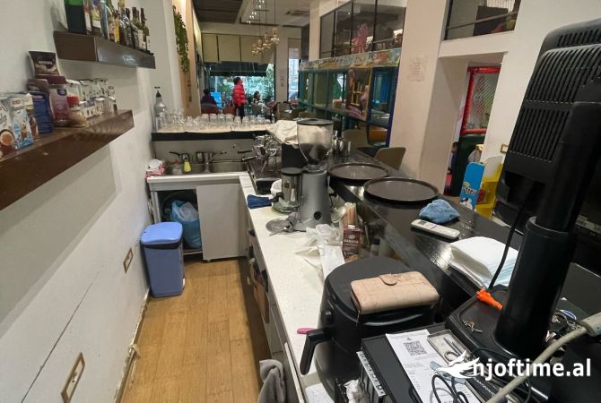 Ambient biznesi me qera 2+1 ne Tirane - 1,200 Euro