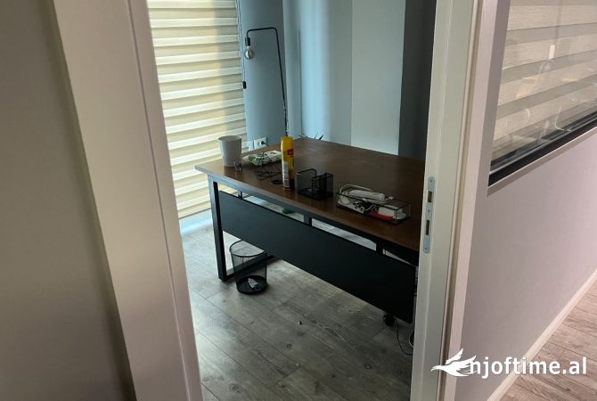 Ambient biznesi me qera 3+1 ne Tirane - 1,700 Euro