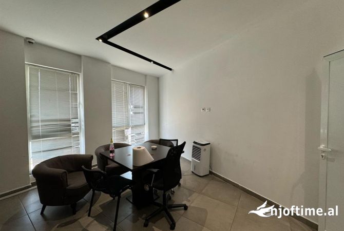 🏢 Shitet Ambient Biznesi 350m2 – Kompleksi Turdiu 📍