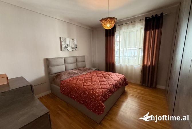 Shtepi ne shitje Apartament ne Tirane, 3+1, Mobilimi E mobiluar, Pagesa 310,030  Euro.
