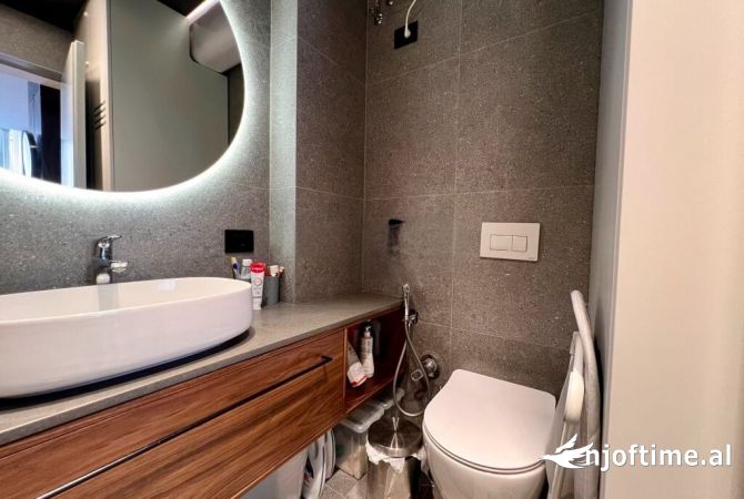 Shtepi ne shitje Apartament ne Tirane, 2+1, Mobilimi E mobiluar, Pagesa 254,999  Euro.