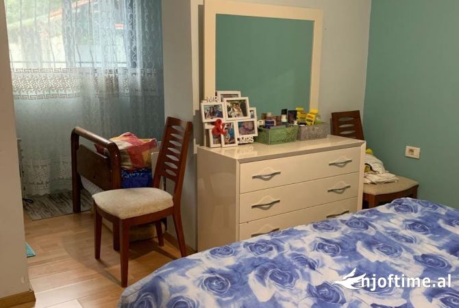 Shtepi me qera Apartament ne Tirane, 2+1, Mobilimi E mobiluar, Pagesa 400  Euro.