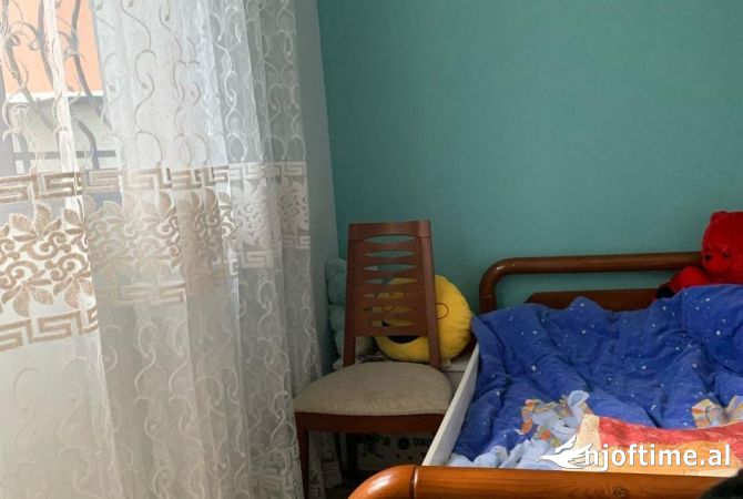 Shtepi me qera Apartament ne Tirane, 2+1, Mobilimi E mobiluar, Pagesa 400  Euro.