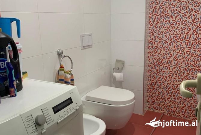 Shtepi me qera Apartament ne Tirane, 2+1, Mobilimi E mobiluar, Pagesa 400  Euro.