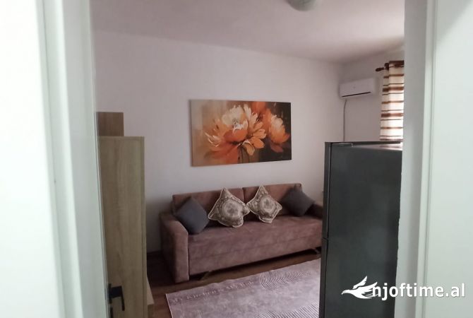 Shtepi me qera Apartament ne Tirane, 2+1, Mobilimi E mobiluar, Pagesa 550  Euro.