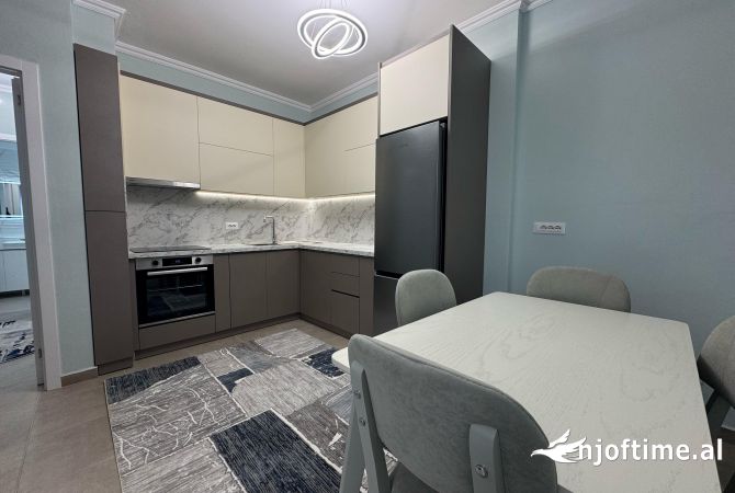 Shtepi me qera Apartament ne Tirane, 2+1, Mobilimi E mobiluar, Pagesa 750  Euro.