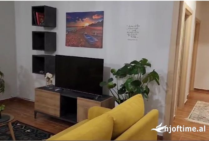 Shtepi me qera Apartament ne Tirane, 2+1, Mobilimi E mobiluar, Pagesa 800  Euro.