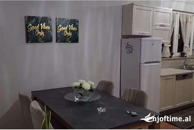 Shtepi me qera Apartament ne Tirane, 2+1, Mobilimi E mobiluar, Pagesa 800  Euro.