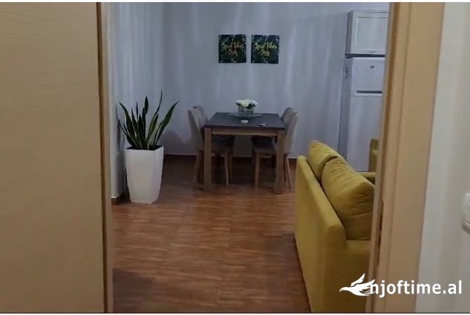 Shtepi me qera Apartament ne Tirane, 2+1, Mobilimi E mobiluar, Pagesa 800  Euro.