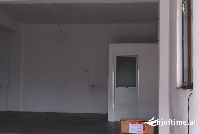 Ambient biznesi me qera 4+1 ne Tirane - 500 Euro