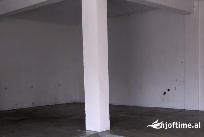 Ambient biznesi me qera 4+1 ne Tirane - 500 Euro