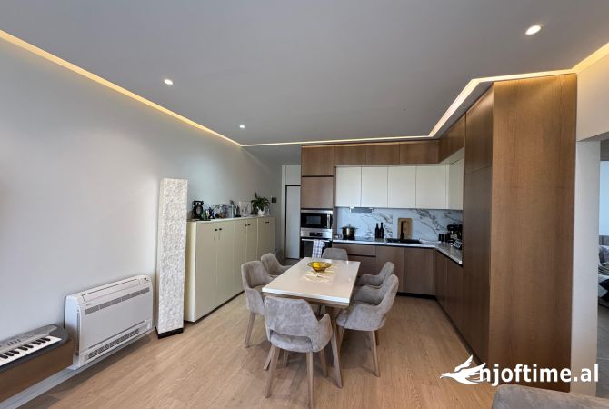 Shtepi ne shitje Apartament ne Tirane, 2+1, Mobilimi E mobiluar, Pagesa 244,990  Euro.