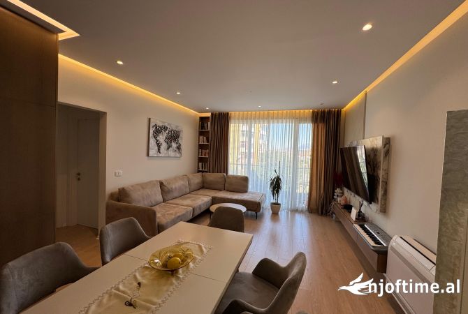 Shtepi ne shitje Apartament ne Tirane, 2+1, Mobilimi E mobiluar, Pagesa 244,990  Euro.