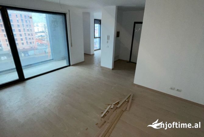 Shtepi ne shitje Apartament ne Tirane, 2+1, Mobilimi Bosh, pa mobiluar, Pagesa 153,000  Euro.