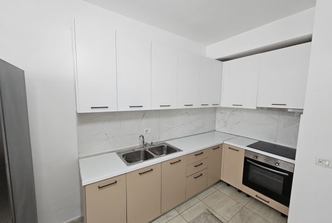 Shtepi me qera Apartament ne Tirane, 2+1, Mobilimi E mobiluar, Pagesa 700  Euro.