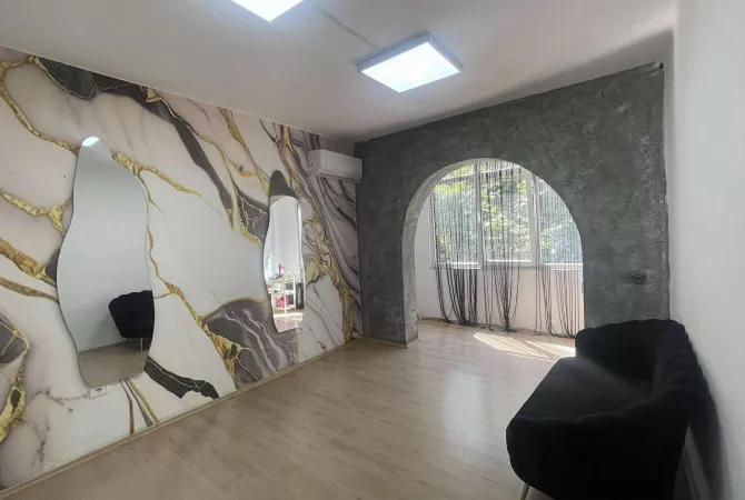Ambient biznesi me qera 3+1 ne Tirane - 600 Euro