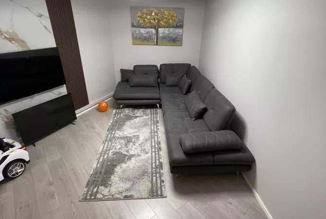 Shtepi ne shitje Apartament ne Tirane, 2+1, Mobilimi E mobiluar, Pagesa 140,000  Euro.