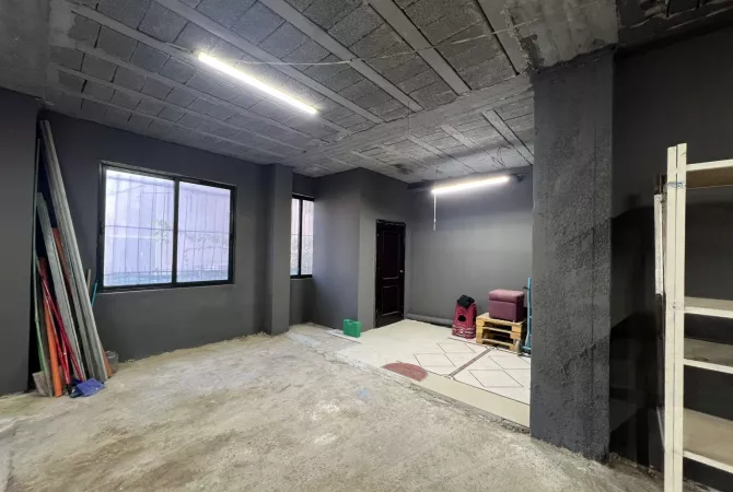 Ambient biznesi me qera 4+1 ne Tirane - 900 Euro
