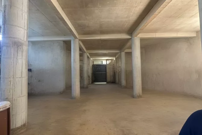 Ambient biznesi me qera 4+1 ne Tirane - 7,700 Euro