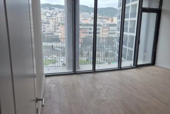 Ambient biznesi me qera 3+1 ne Tirane - 1,900 Euro