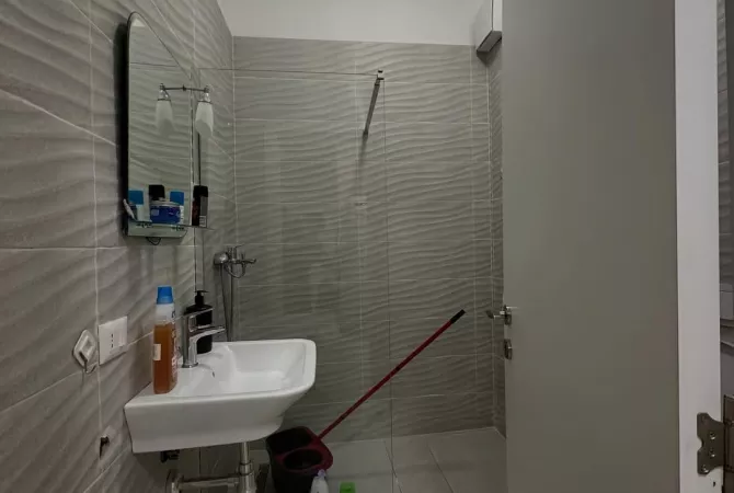 Shtepi ne shitje Apartament ne Tirane, 1+1, Mobilimi Bosh, pa mobiluar, Pagesa 197,120  Euro.
