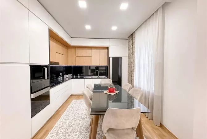Shtepi ne shitje Apartament ne Tirane, 3+1, Mobilimi E mobiluar, Pagesa 230,000  Euro.
