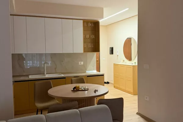 Shtepi me qera Apartament ne Tirane, 2+1, Mobilimi E mobiluar, Pagesa 905  Euro.