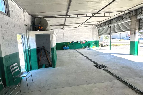 Business Property for Rent 4+1 in Tirana - 1,200 Euro