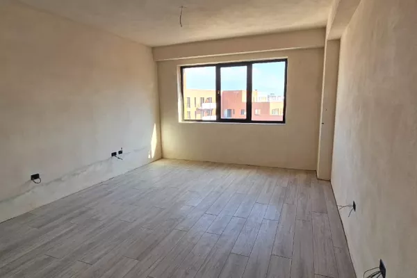 Shtepi ne shitje Apartament ne Tirane, 1+1, Mobilimi Bosh, pa mobiluar, Pagesa 112,400  Euro.