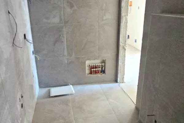 Shtepi ne shitje Apartament ne Tirane, 1+1, Mobilimi Bosh, pa mobiluar, Pagesa 112,400  Euro.