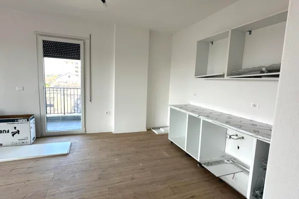 Ambient biznesi me qera 3+1 ne Tirane - 640 Euro