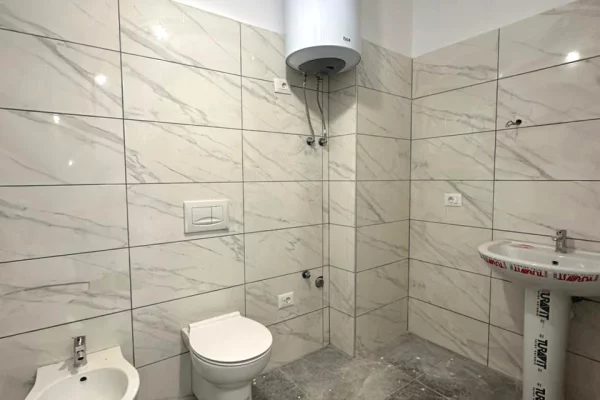 Shtepi ne shitje Apartament ne Tirane, 2+1, Mobilimi Bosh, pa mobiluar, Pagesa 183,009  Euro.