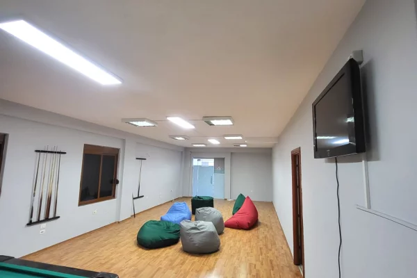 Ambient biznesi me qera 4+1 ne Tirane - 1,209 Euro