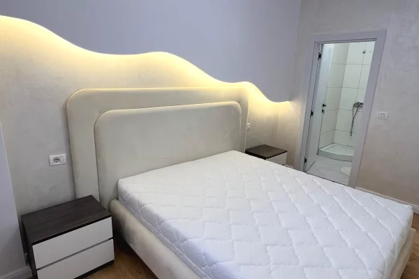 Shtepi ne shitje Apartament ne Tirane, 2+1, Mobilimi E mobiluar, Pagesa 173,009  Euro.