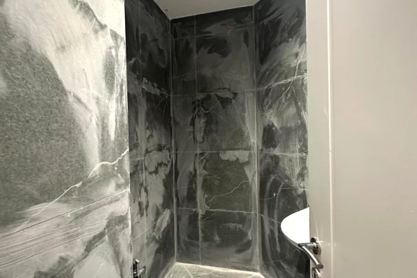 Shtepi ne shitje Apartament ne Tirane, 2+1, Mobilimi Bosh, pa mobiluar, Pagesa 414,529  Euro.