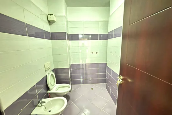 Shtepi ne shitje Apartament ne Tirane, 2+1, Mobilimi Pjeserisht e mobiluar, Pagesa 258,009  Euro.