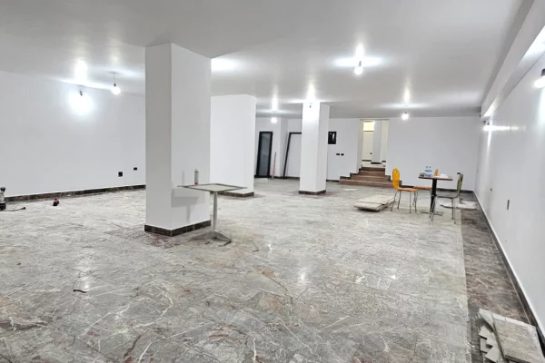 Ambient biznesi me qera 1+1 ne Tirane - 300,009 Leke