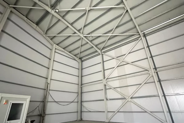 Ambiente Commerciale in Affitto 4+1 a Tirana - 2,710 Euro