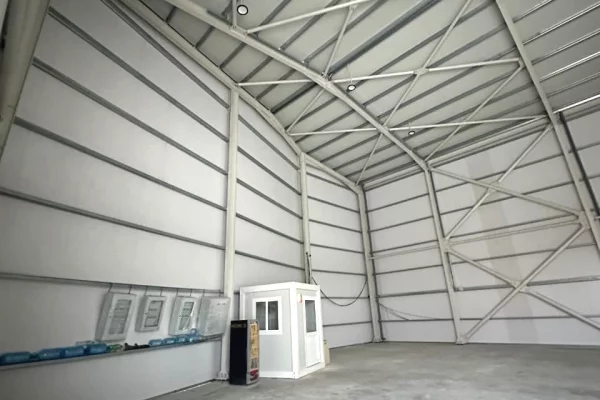 🏭 Jepet Kapanon Industrial 730 m2 me Qira – Prush 📍