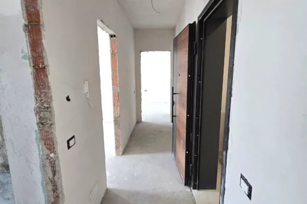 Shtepi ne shitje Apartament ne Tirane, 2+1, Mobilimi Bosh, pa mobiluar, Pagesa 212,239  Euro.